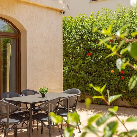 Sunnyvillas: 4br Seafront Villa*private Pool*bw44